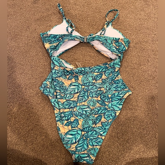 CUPSHE one piece - Picture 2 of 5